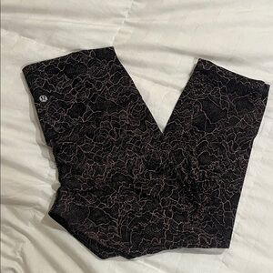 Cropped Lululemon align Black and Pink Patterned Leggings